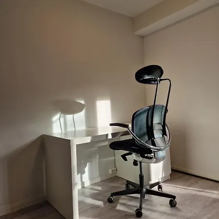 Modern And Apartment, 6 Mins To *