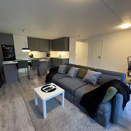 Lejlighed Modern And Apartment, 6 Mins To *