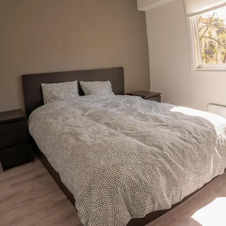 Lägenhet Modern And Apartment, 6 Mins To