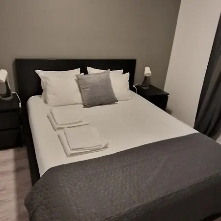 Modern And Apartment, 6 Mins To Lägenhet *