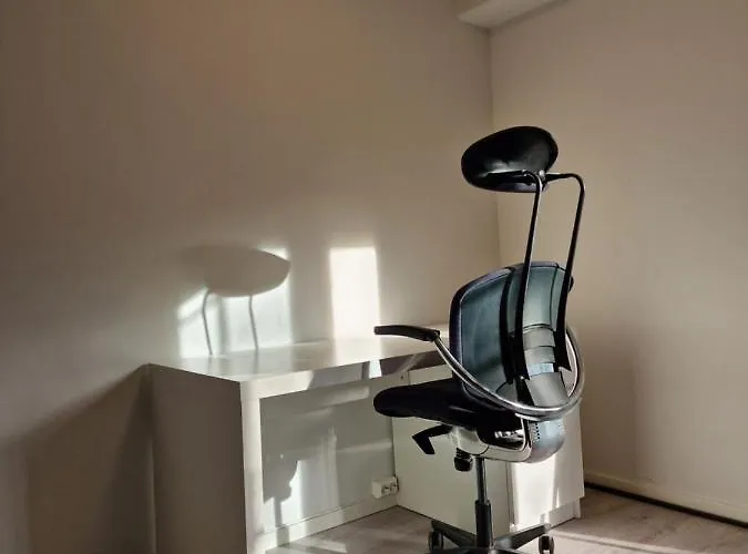 Modern And Apartment, 6 Mins To *